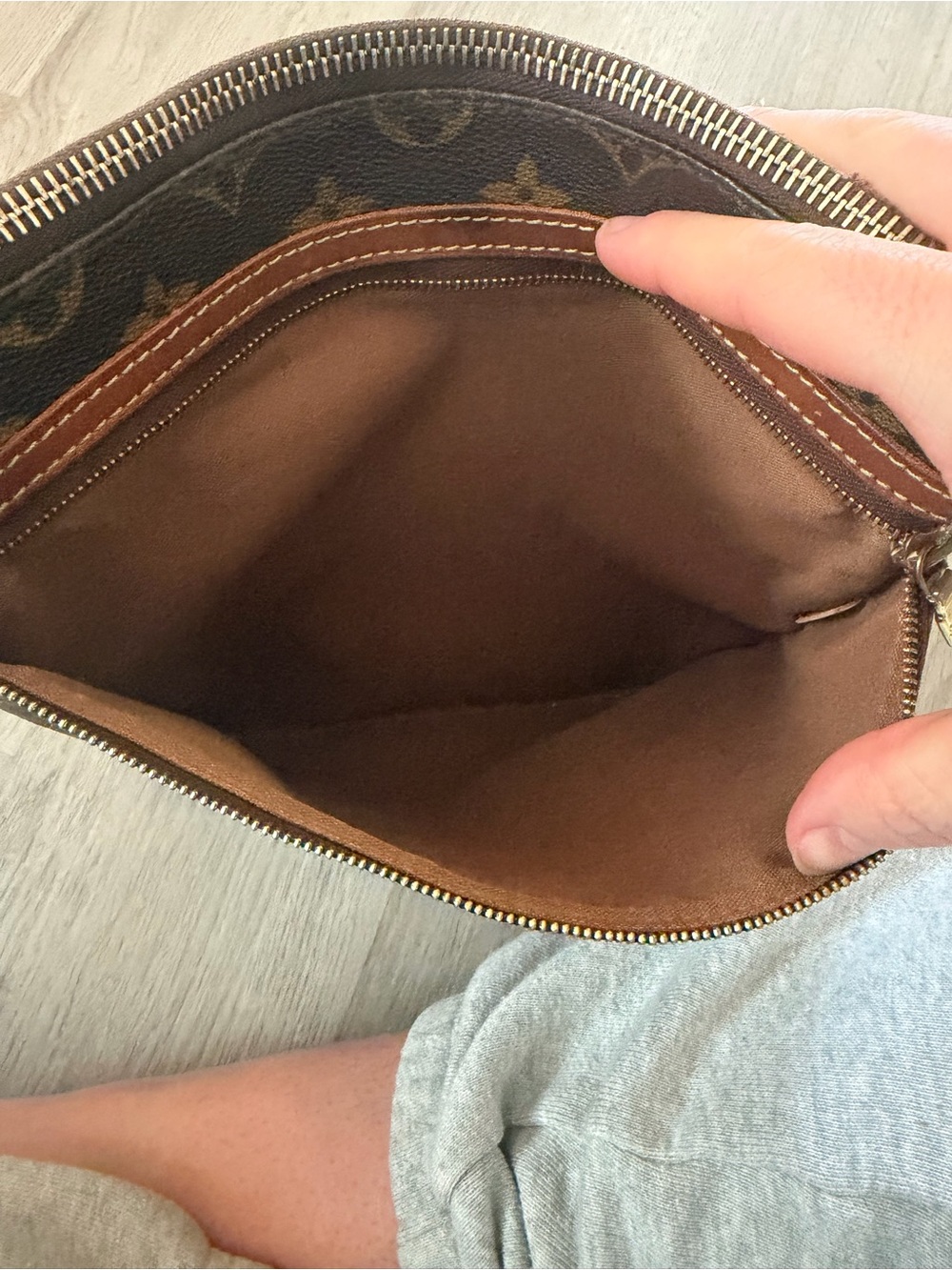 Louis Vuitton Brown Monogram Canvas Messenger with Tan Trim - Picture 6 of 9